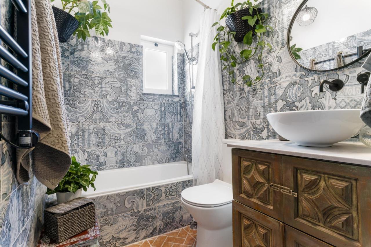 Arty Vintage Townhouse With Rooftop Shower & Sun Loungers Olhao Bagian luar foto